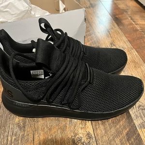 Mens size 9.5 Black Adidas Literacer